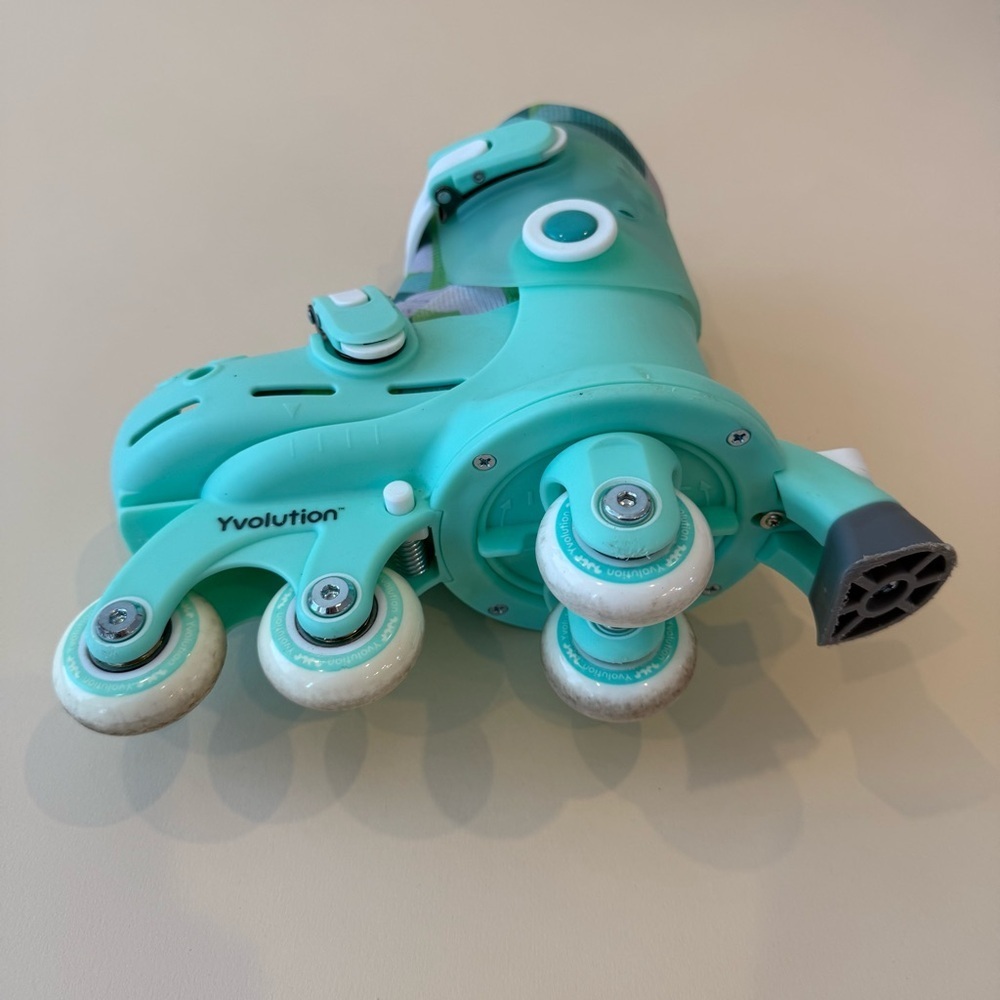 Yvolution Kids Adjustable Roller Skates - Picture 3 of 6